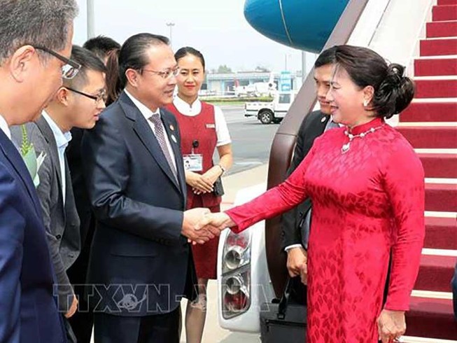 Chủ tịch Quốc hội tiếp lãnh đạo các doanh nghiệp Trung Quốc