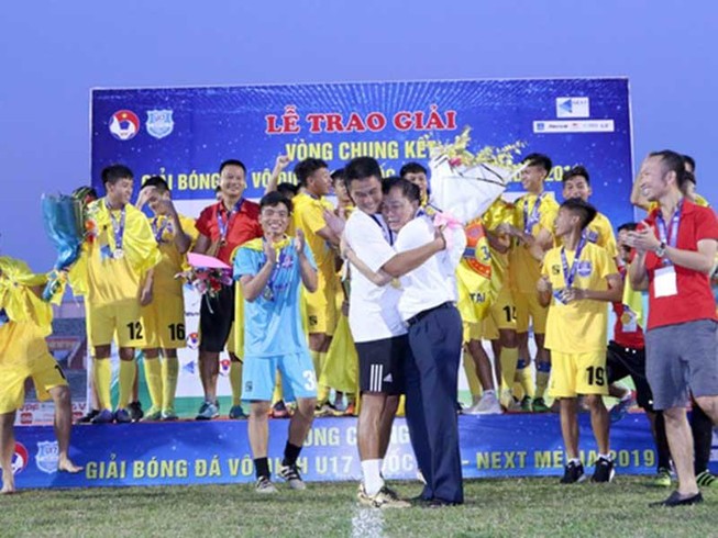 Mai Xuân Hợp từ đội trưởng đội vô địch đến HLV vô địch