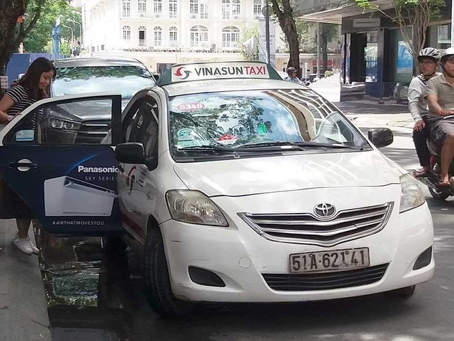 Hãng taxi truyền thống tên tuổi cũng tháo chạy