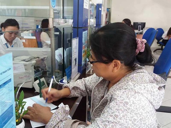 Lãi suất tiết kiệm lại tăng vọt