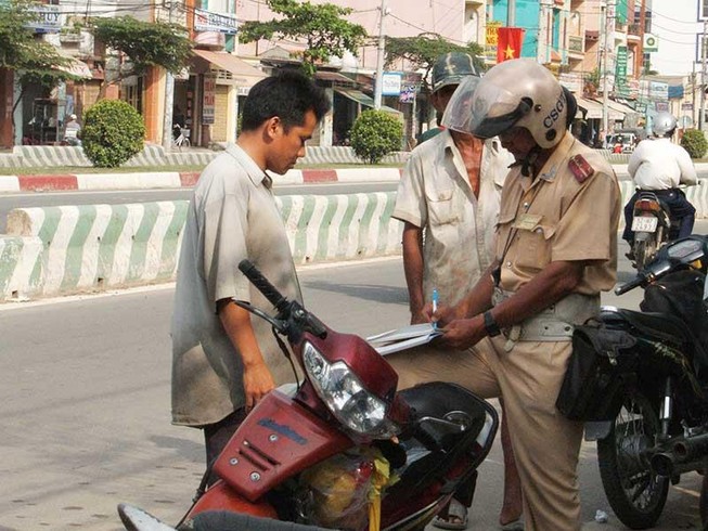 Đề xuất đặt tiền bảo lãnh thay vì để CSGT giữ xe