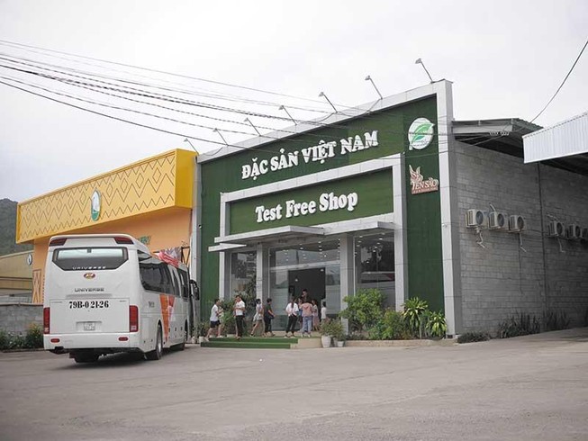 Biến trường học thành nơi phục vụ khách Trung Quốc
