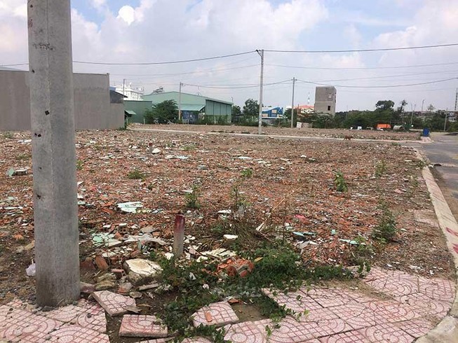 Bỏ ra bạc tỉ: Đất không có, đòi tiền cũng không xong