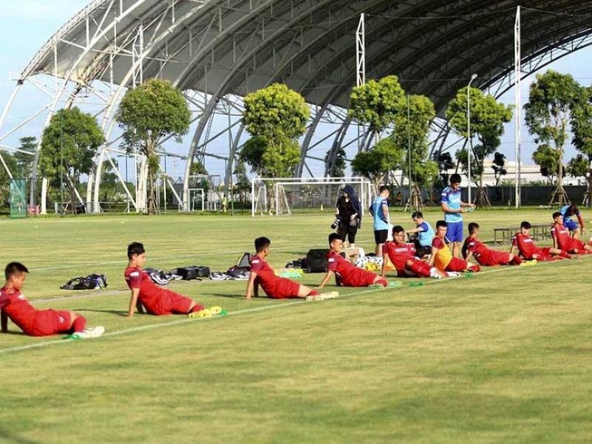 Danh sách U-22 Việt Nam đá với CLB Kitchee không có Quang Hải
