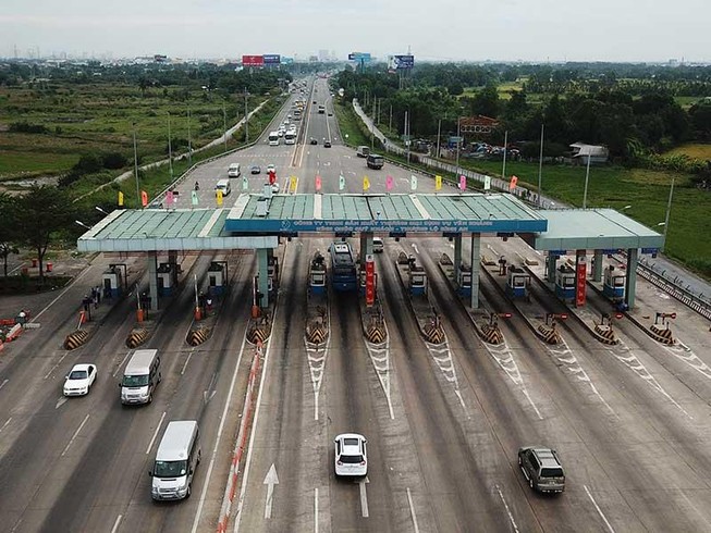 Tiếp tục thu phí cao tốc TP.HCM - Trung Lương?