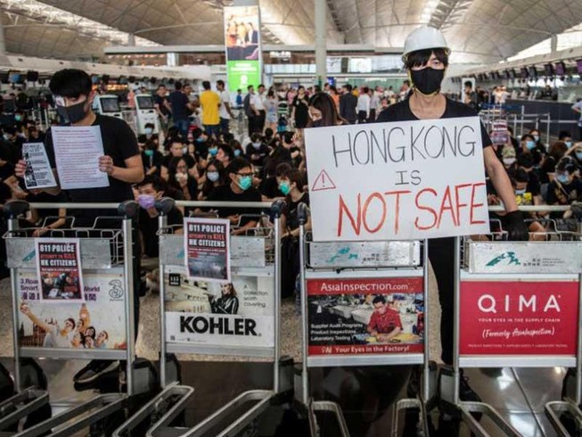 ‘Giọt nước tràn ly’ khiến Hong Kong khủng hoảng
