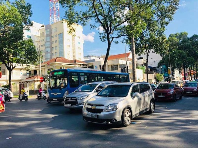 Sở GTVT TP.HCM nói gì về mở làn ưu tiên xe buýt?