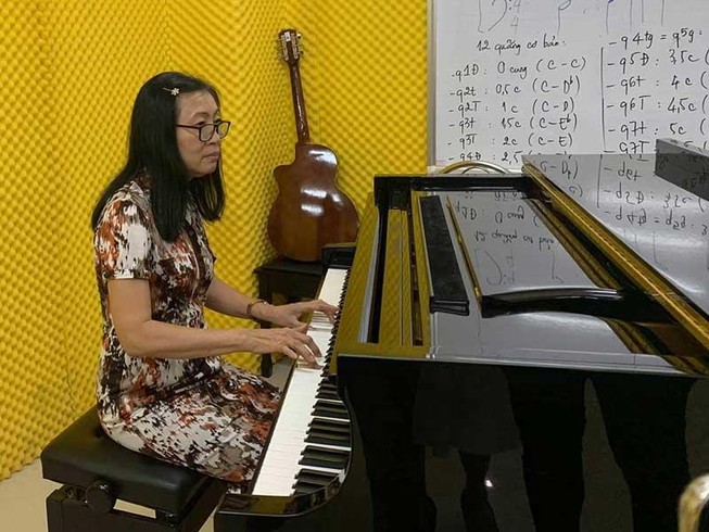 Cử nhân Anh văn 63 tuổi đậu đại học chính quy ngành piano