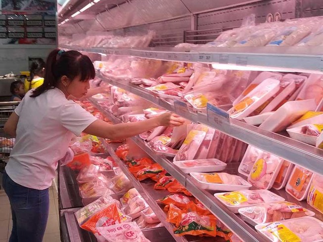 Cánh gà, chân gà Mỹ siêu rẻ đè bẹp gà Việt Nam