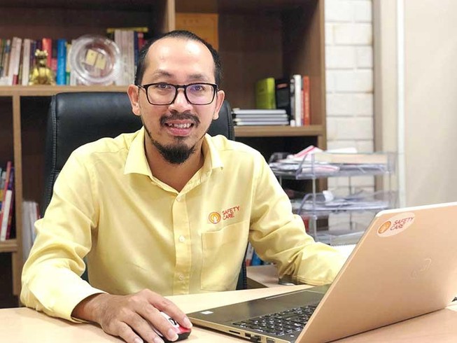 Ông chủ ngoại dạy cách lái xe an toàn cho người Việt