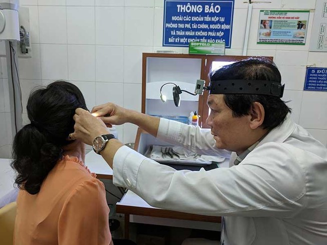 Bỗng dưng điếc sau khi bị... giật hụi