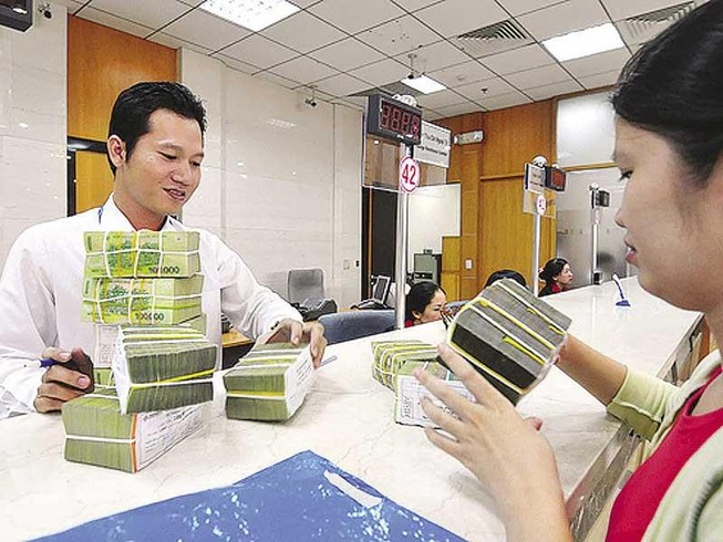 Lãi suất tiền gửi liên tục tăng, lãi suất cho vay khó giảm