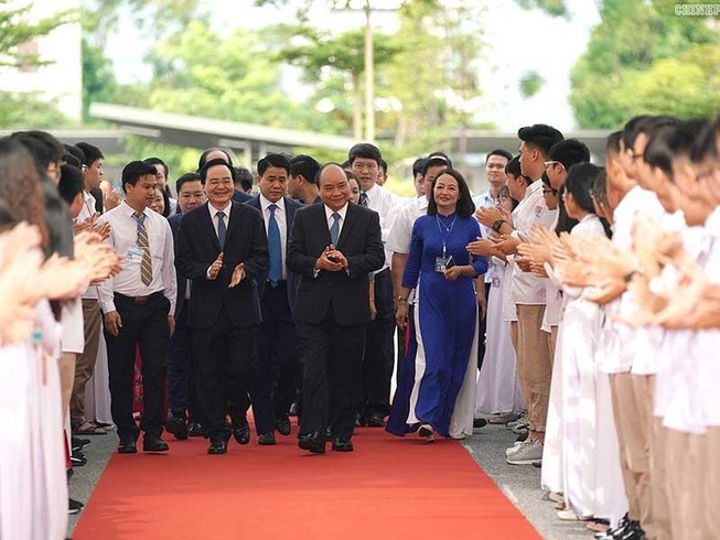 Thủ tướng: Dạy chữ quan trọng, dạy đức càng quan trọng hơn