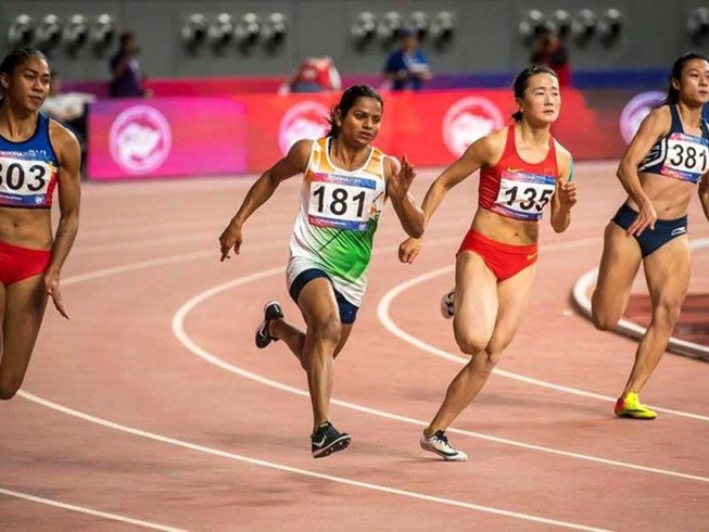 Lê Tú Chinh vừa chạy vừa ‘ngóng’ đối thủ ở SEA Games 30