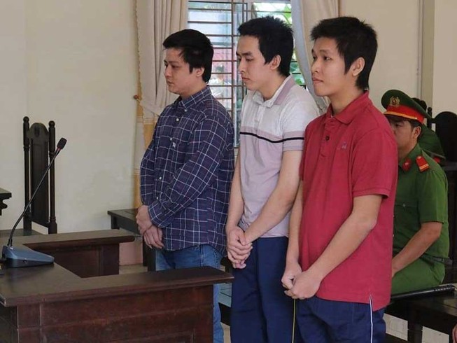 Chiến sĩ công an trộm súng của sếp đem bán