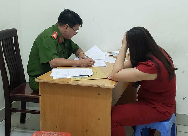 Công an làm việc với người làm biển số, đăng kiểm giả
