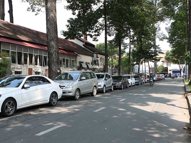 Không nộp phí đỗ ô tô sẽ bị phạt tới 50 triệu đồng