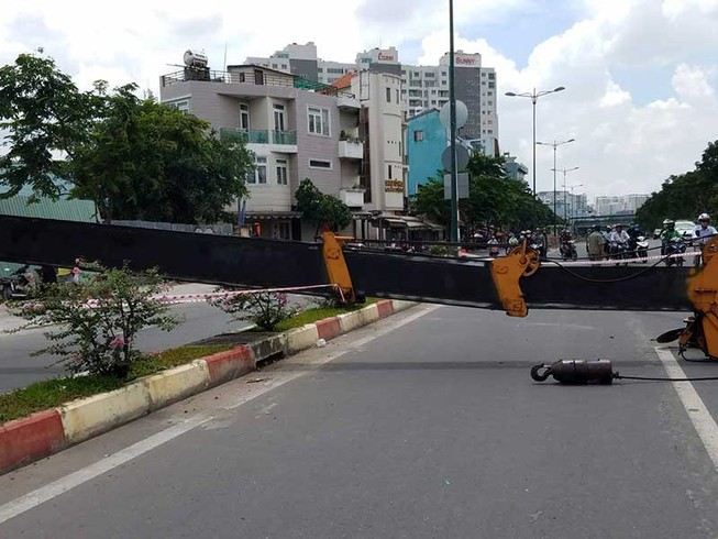 Hiểm họa từ cần trục tháp xây dựng
