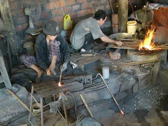 ‘Phải cho dân biết những nghề nào tăng tuổi hưu’