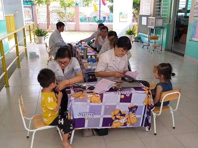 ‘Chưa đến lúc phải tăng định mức nhân viên y tế’