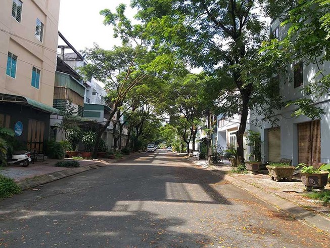 Đối thoại bất thành giữa dân và doanh nghiệp bán đất