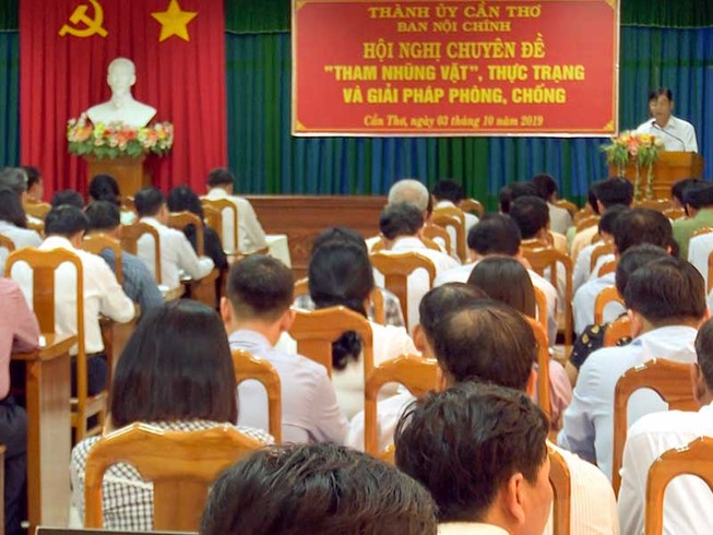 Chạy chức, chạy quyền đi liền tham nhũng vặt