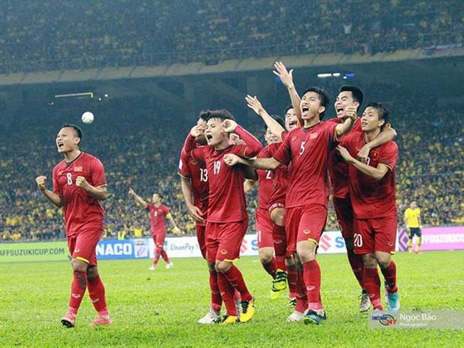 Hãy phá đổ bức tường tuyển Việt Nam!