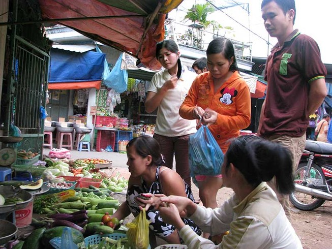 1/3 số công nhân ở TP.HCM sống tiện tặn