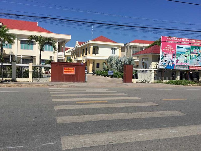 Chủ tịch huyện bổ nhiệm con rể sai luật