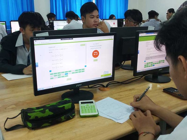 Chạy nước rút cho HS thi THPT quốc gia trên máy tính