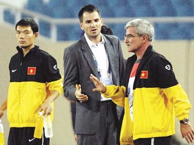 HLV McMenemy có giở trò như đã làm với ông Calisto?