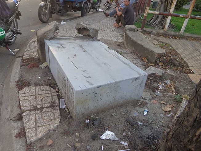 Tủ điện ngã rồi!