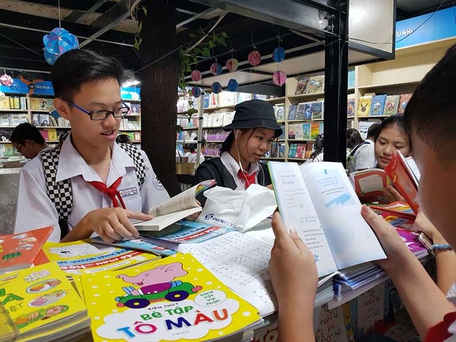 Học sinh thoát khỏi nỗi lo làm bài kiểm tra
