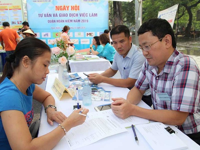 Tăng tuổi nghỉ hưu, giờ làm thêm, ngày nghỉ ra sao?