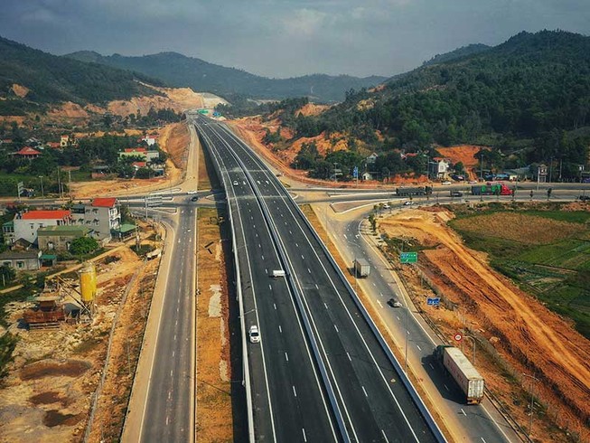 Đẩy nhanh tiến độ cao tốc Bắc-Nam, sân bay Long Thành