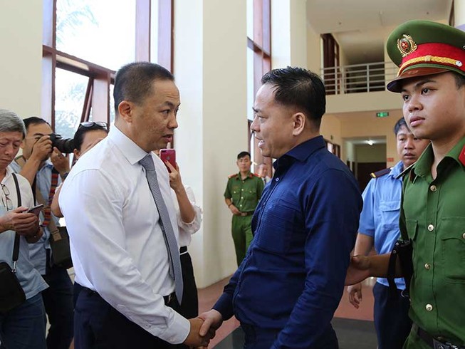 Điều tra viên hết thời làm khó luật sư