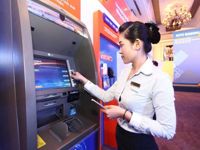 Miễn phí chuyển tiền, rút tiền ATM: Lợi nhiều đường