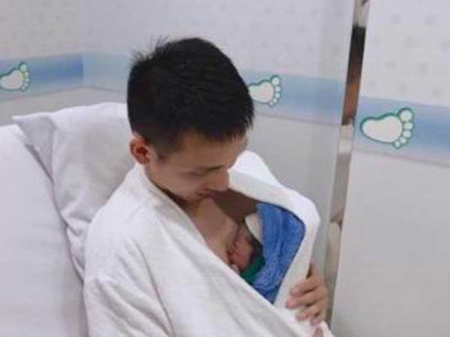 Bố trẻ Đỗ Hùng Dũng mong con sút 11 m hơn bố