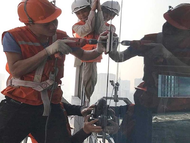 Xây nhà toàn kính: Coi chừng lợi bất cập hại