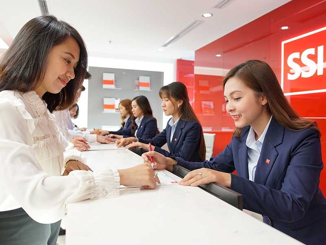 Để TP.HCM kịp chuyến tàu thành trung tâm tài chính
