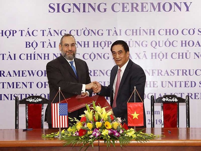 Mỹ hợp tác tăng cường tài chính cho cơ sở hạ tầng Việt Nam