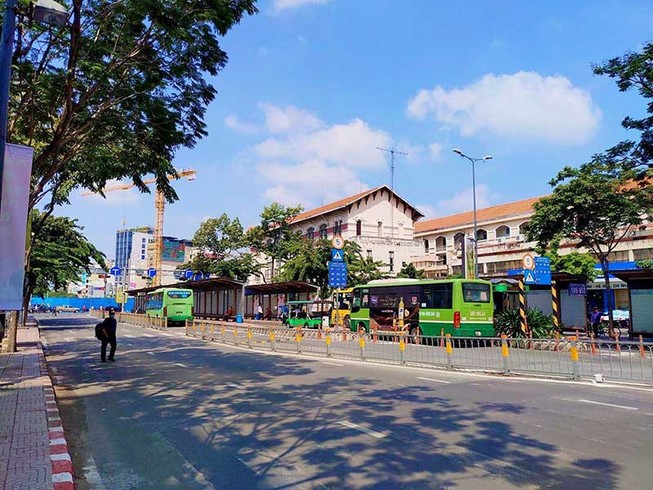 Người dân đi xe buýt sẽ được giữ xe miễn phí