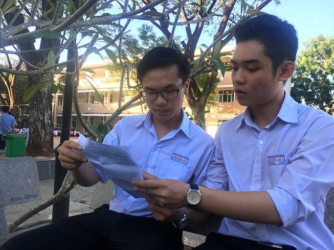 2 học sinh khiến 20 cô, thầy hiến tạng