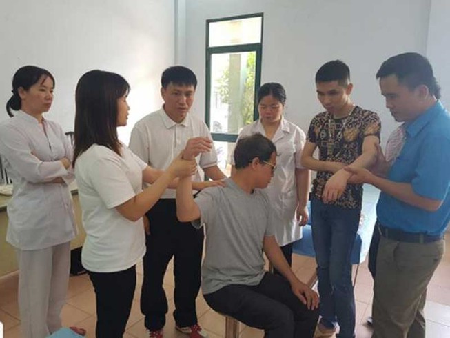 Lớp đào tạo y sĩ YHCT đầu tiên dành cho người khiếm thị