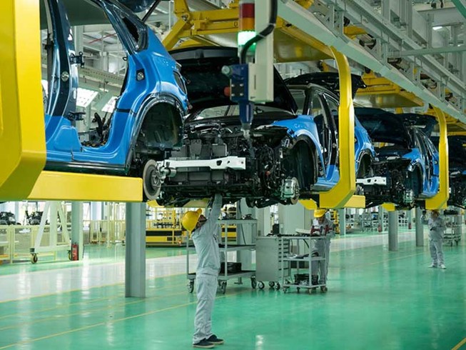 Tại sao giá xe sản xuất ở Việt Nam cao hơn các nước?