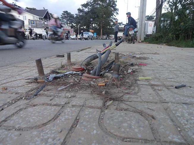 ‘Bàn chông’ trên vỉa hè