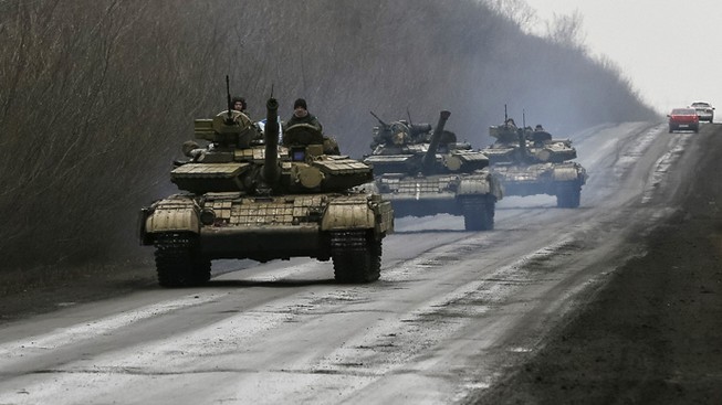 Kiev bất ngờ đưa thêm xe tăng ra chiến trường Donbass