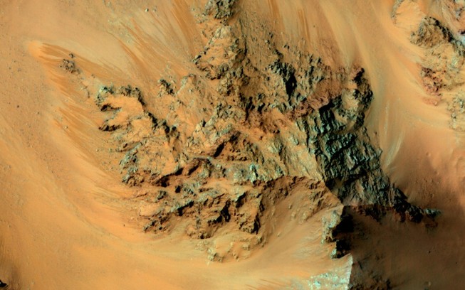 NASA bất ngờ công bố có nước chảy trên Sao Hỏa