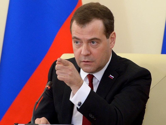 Ông Medvedev: Mỹ 'bên bờ vực xung đột quân sự' với Nga