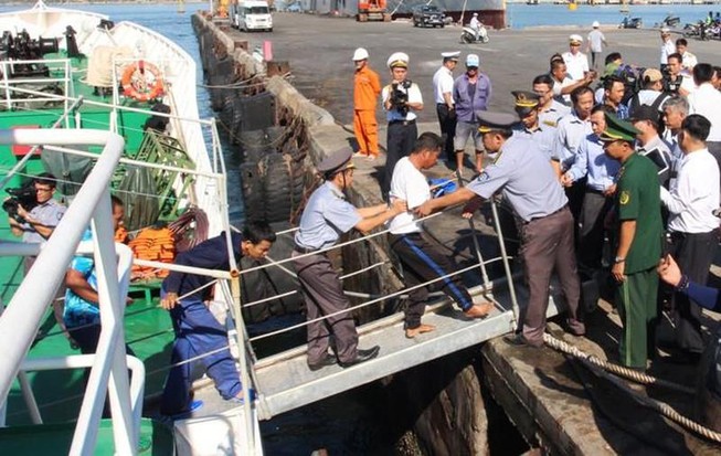 41 ngư dân tàu bị chìm ở Trường Sa đang về nhà